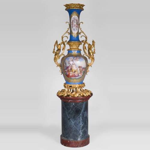 Napoleon III monumental vase in Porcelain of Paris with the Triumph of Venus mounted in gilt bronze with espagnolettes