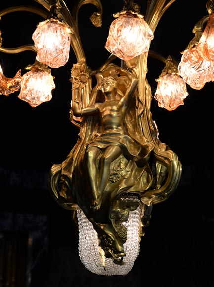 Beautiful antique Art Nouveau style chandelier in gilt bronze and molded glass with languid bodies and nine lights-6