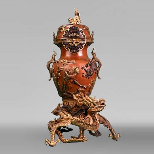 L'ESCALIER DE CRISTAL, Vase Clock with Dragon Mount, after 1885