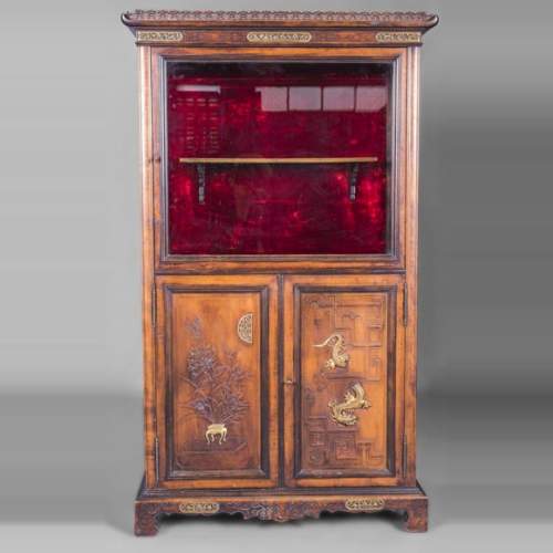 Display cabinet with Far Eastern decoration in the style of Gabriel Viardot (1830-1906)
