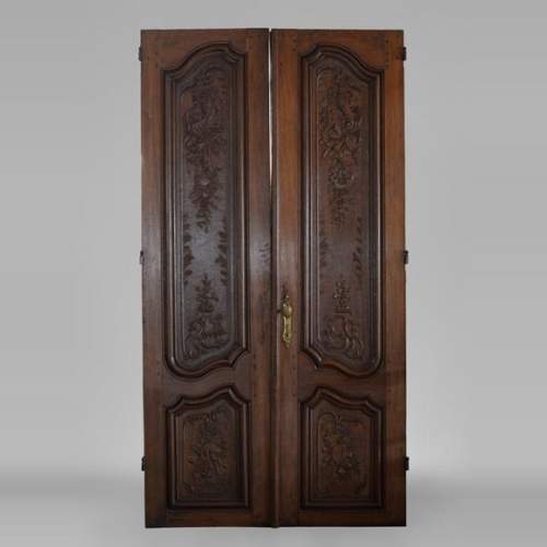 Double door in carved oak in Napoleon III style