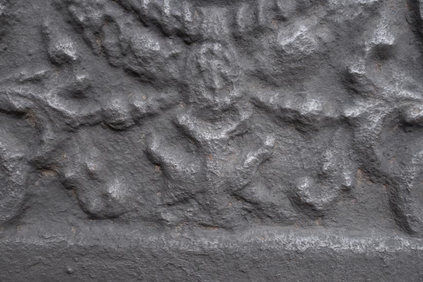 Louis XV period fireback with the coat of arms of France-5