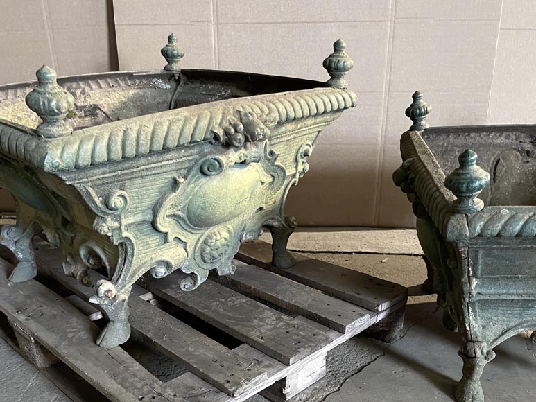 Pair of cast iron planters decorated with cartouches and lion heads Pair of cast iron planters decorated with cartouches and lion heads-1