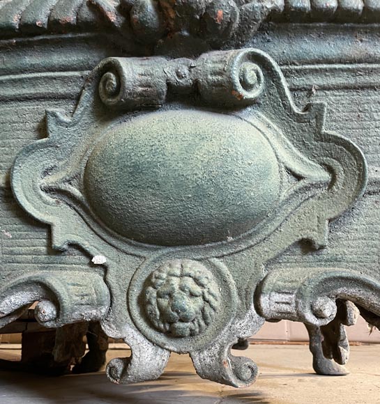 Pair of cast iron planters decorated with cartouches and lion heads Pair of cast iron planters decorated with cartouches and lion heads-4