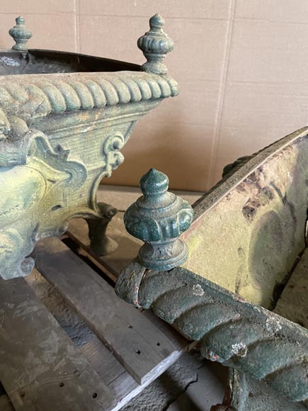 Pair of cast iron planters decorated with cartouches and lion heads Pair of cast iron planters decorated with cartouches and lion heads-8