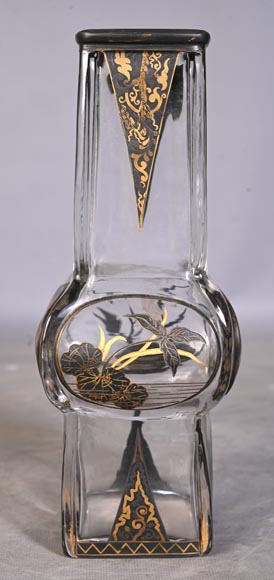 The Escalier de Cristal, a baluster vase on a bronze stand and a pair of bamboo vases in Japonesque crystal-23