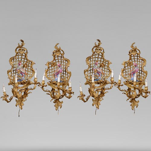 Manufacture Samson for L'Escalier de Cristal, Series of four Louis XVI style wall lights with parrots, after 1885