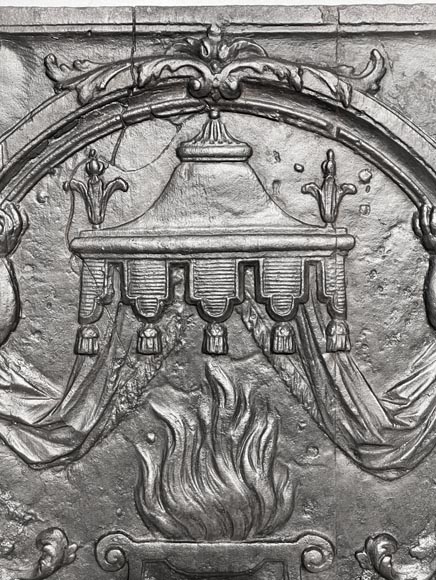 18th-century fireplace plaque with a salamander and two atlantes supporting an entablature with fire vases 18th-century fireplace plaque with a salamander and two atlantes supporting an entablature with fire vases-4