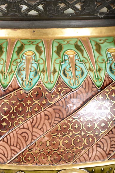 Large vase with a bronze mount and dragons-4