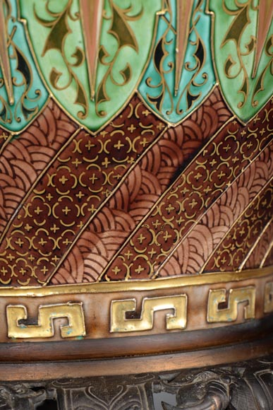 Large vase with a bronze mount and dragons-8