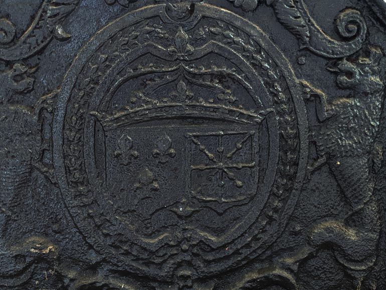 Large fireback with the coat of arms of France and Navarre supported by lions, 18th century-2