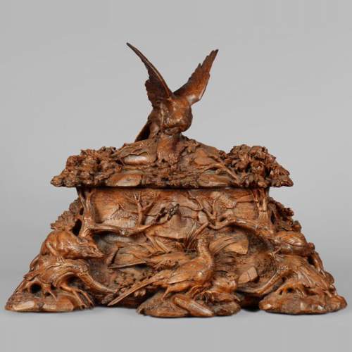 GUERET Frères - Splendid oak chest richly sculpted with a forest animal decoration