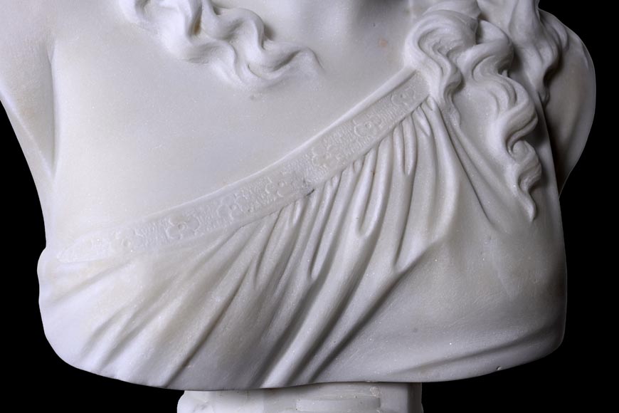 Joseph FRUGONI, Bust of a woman or Aphrodite-8