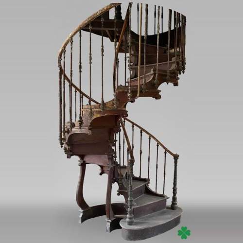 Hollow core spiral staircase