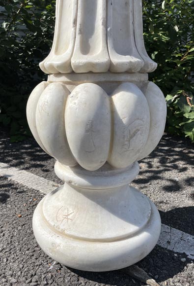 Central fountain in Carrara marble, godroon decors-8