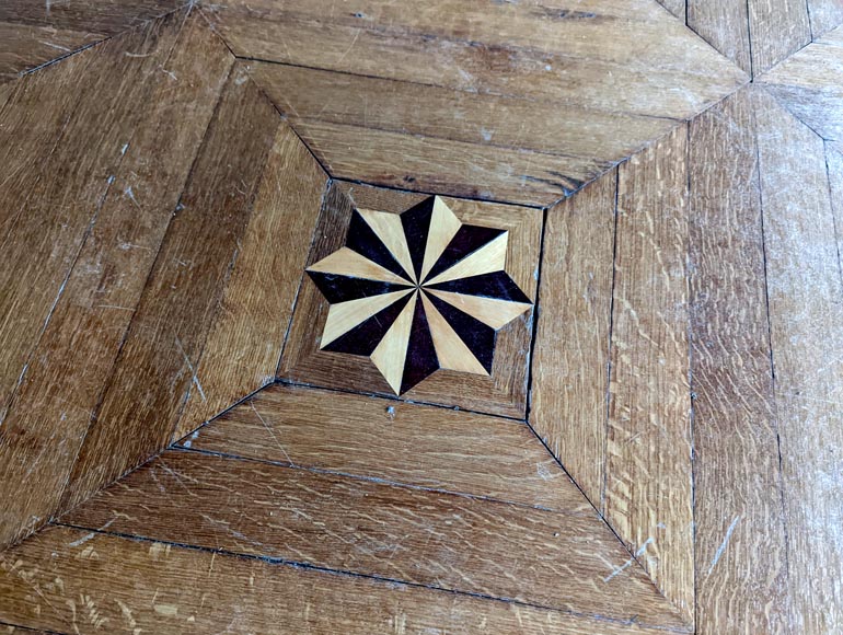 Lots of 105 m² in herringbone pattern, large sawtooth frieze and star motifs Lots of 105 m² in herringbone pattern, large sawtooth frieze and star motifs-1