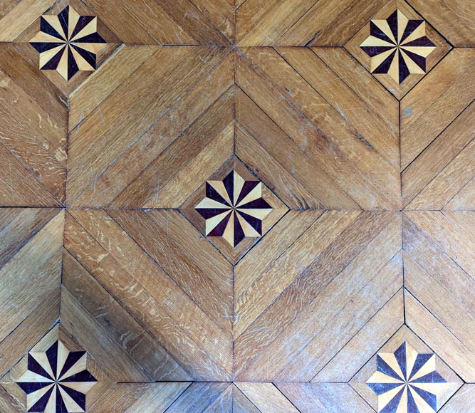 Lots of 105 m² in herringbone pattern, large sawtooth frieze and star motifs Lots of 105 m² in herringbone pattern, large sawtooth frieze and star motifs-2