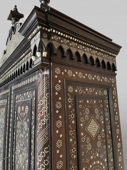 Rosewood cabinet with bone and light-wood marquetry-3