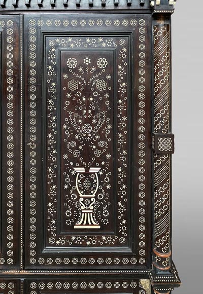Rosewood cabinet with bone and light-wood marquetry-7