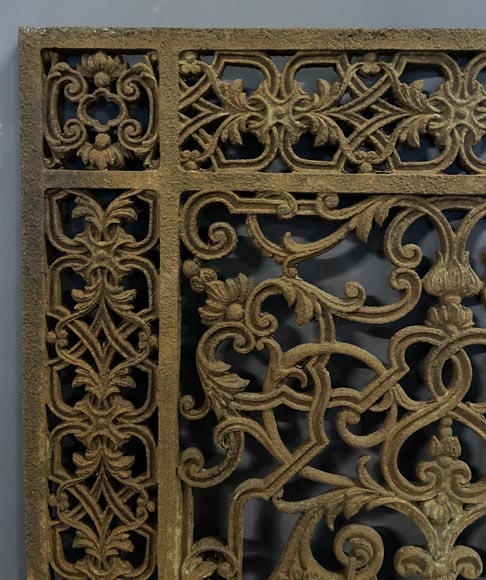 Cast-iron front-door grille-1