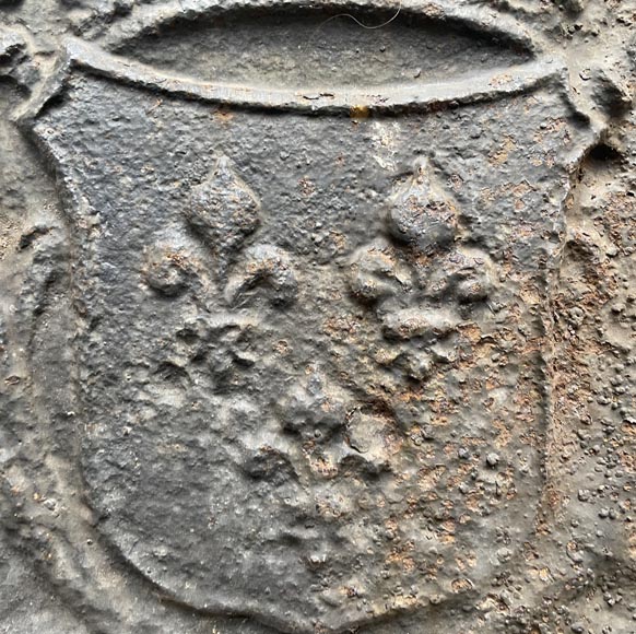 Fireback decorated with the coat of arms of France-3