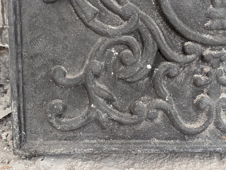 Small fireback with arms of France-4