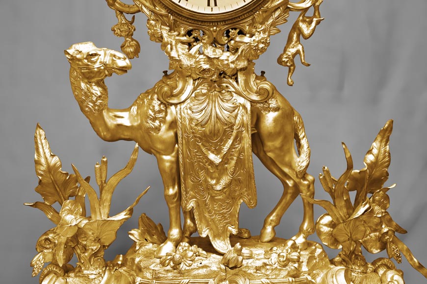 Rococo-style dromedary clock-3