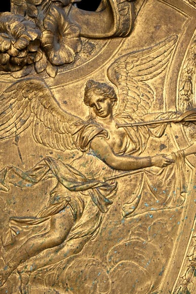 Union Centrale des Arts Décoratifs, decorative gilded bronze plaque in the form of a shield, featuring Winged Victory and trophies of arms Union Centrale des Arts Décoratifs, decorative gilded bronze plaque in the form of a shield, featuring Winged Victory and trophies of arms-2