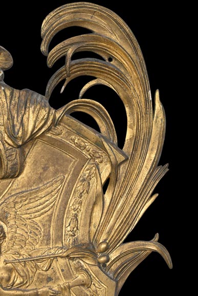 Union Centrale des Arts Décoratifs, decorative gilded bronze plaque in the form of a shield, featuring Winged Victory and trophies of arms Union Centrale des Arts Décoratifs, decorative gilded bronze plaque in the form of a shield, featuring Winged Victory and trophies of arms-5