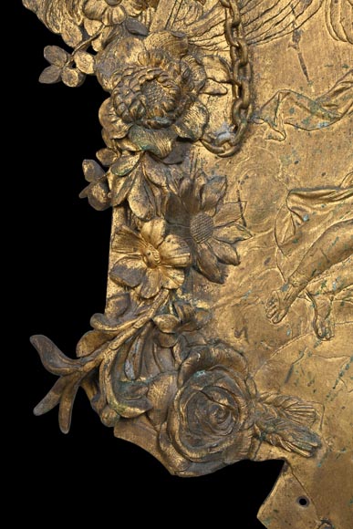 Union Centrale des Arts Décoratifs, decorative gilded bronze plaque in the form of a shield, featuring Winged Victory and trophies of arms Union Centrale des Arts Décoratifs, decorative gilded bronze plaque in the form of a shield, featuring Winged Victory and trophies of arms-7