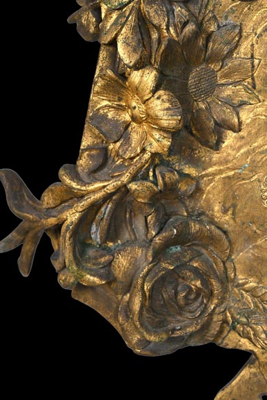 Union Centrale des Arts Décoratifs, decorative gilded bronze plaque in the form of a shield, featuring Winged Victory and trophies of arms Union Centrale des Arts Décoratifs, decorative gilded bronze plaque in the form of a shield, featuring Winged Victory and trophies of arms-8