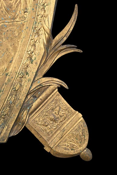 Union Centrale des Arts Décoratifs, decorative gilded bronze plaque in the form of a shield, featuring Winged Victory and trophies of arms Union Centrale des Arts Décoratifs, decorative gilded bronze plaque in the form of a shield, featuring Winged Victory and trophies of arms-9