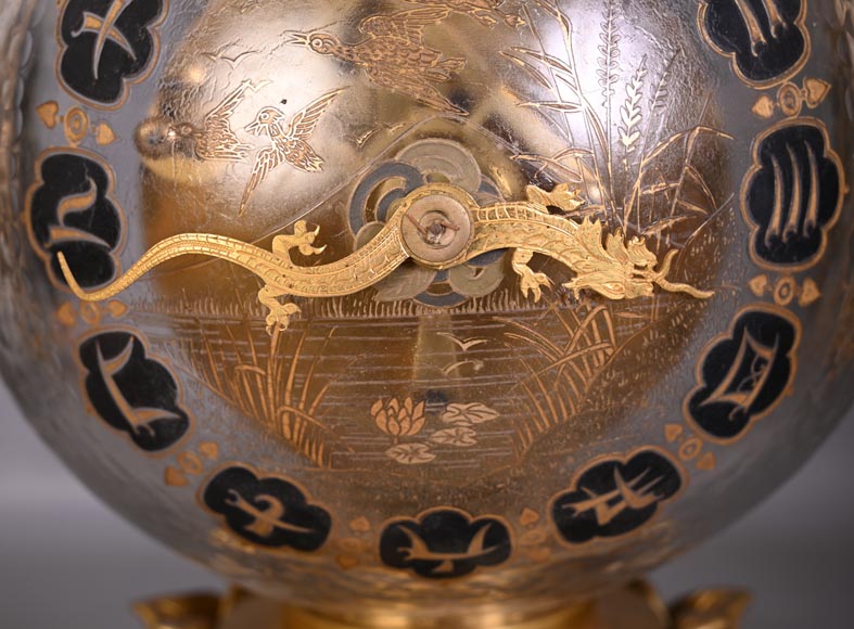 L’Escalier de CRISTAL, Japanese-style spherical clock in engraved crystal and polychrome enamels-7