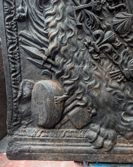 Fireback with the coat of arms of France, with a head of Apollo and the skin of a lion-13