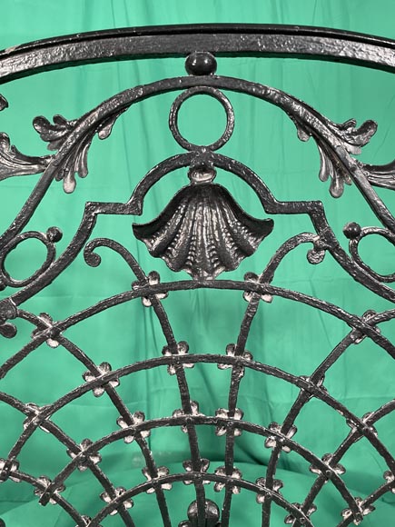 Cast-iron screnn with shell, 18th century-1