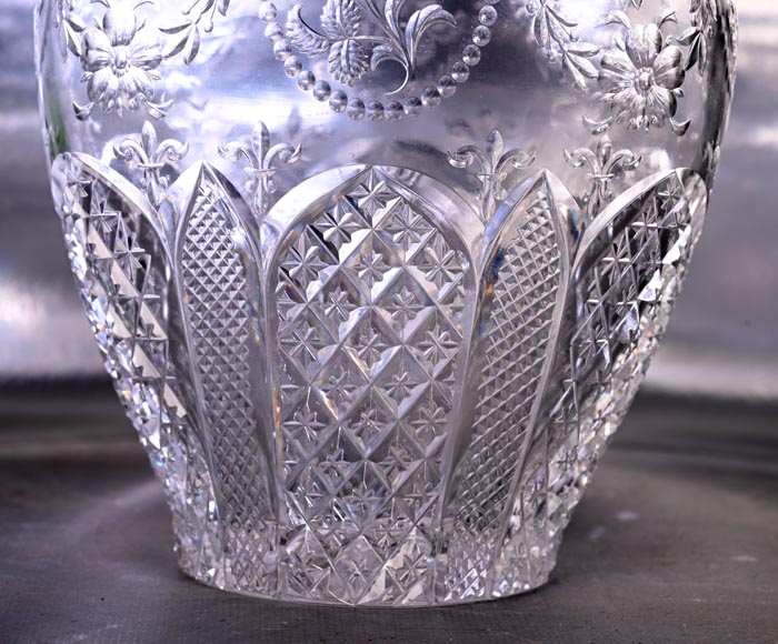 Pair of Engraved Crystal Wine Decanters, Cristallerie de Saint-Louis-10