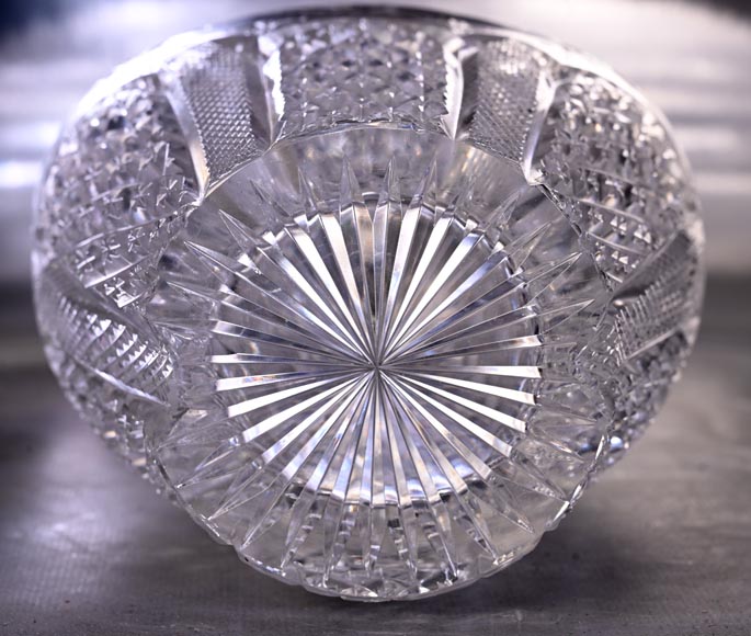 Pair of Engraved Crystal Wine Decanters, Cristallerie de Saint-Louis-13