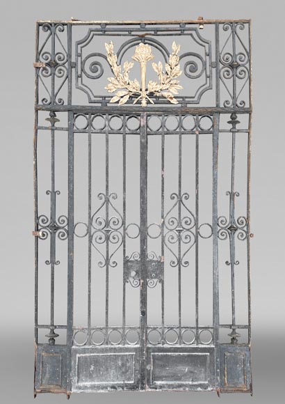 Pair of double-leaf gates in cast iron, with its frame-0