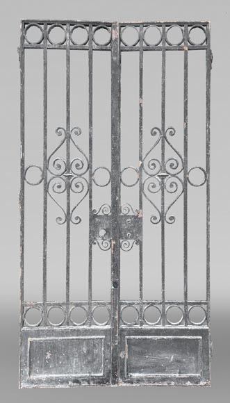 Pair of double-leaf gates in cast iron, with its frame-2