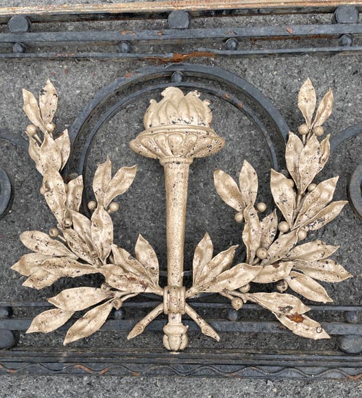 Pair of double-leaf gates in cast iron, with its frame-3