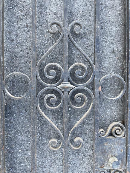 Pair of double-leaf gates in cast iron, with its frame-4