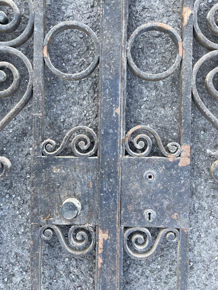 Pair of double-leaf gates in cast iron, with its frame-5