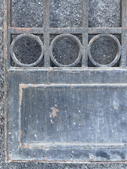 Pair of double-leaf gates in cast iron, with its frame-6