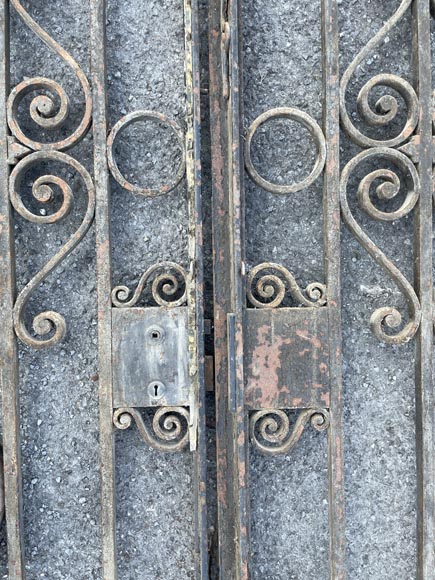 Pair of double-leaf gates in cast iron, with its frame-7