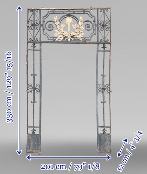 Pair of double-leaf gates in cast iron, with its frame-8
