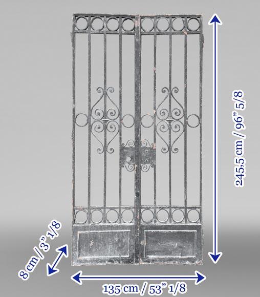 Pair of double-leaf gates in cast iron, with its frame-9