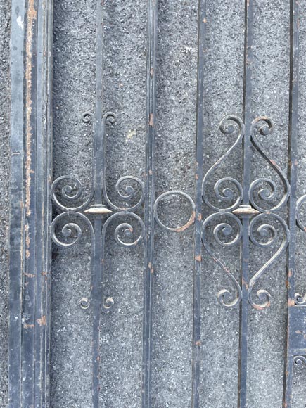 Cast iron double-leaf gate – Louis XVI style decoration with gilded torch-3