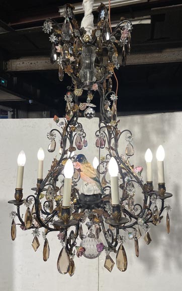 Patinated brass chandelier decorated with flowers and a polychrome porcelain parakeet-8