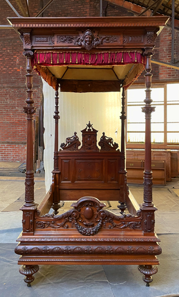 Jean-Paul MAZAROS (1823-1900), Neo-Renaissance four-poster bed in carved walnut-1
