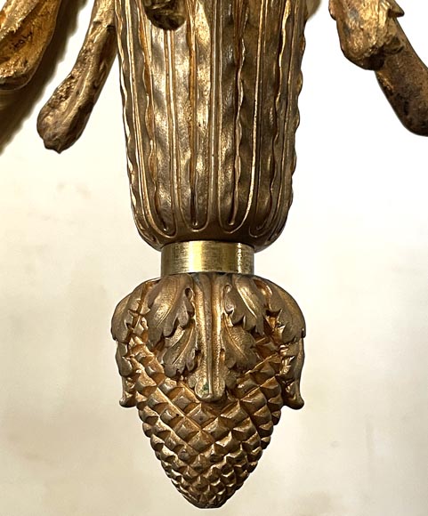 Louis XVI-style gilt-bronze chandelier with eighteen lights, featuring a garland of roses and a ribbon bow-10